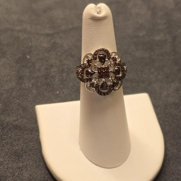 .925 Sterling Silver Man Made Garnet Stone Ring. Ladies Size 6 - Picture 4 of 7